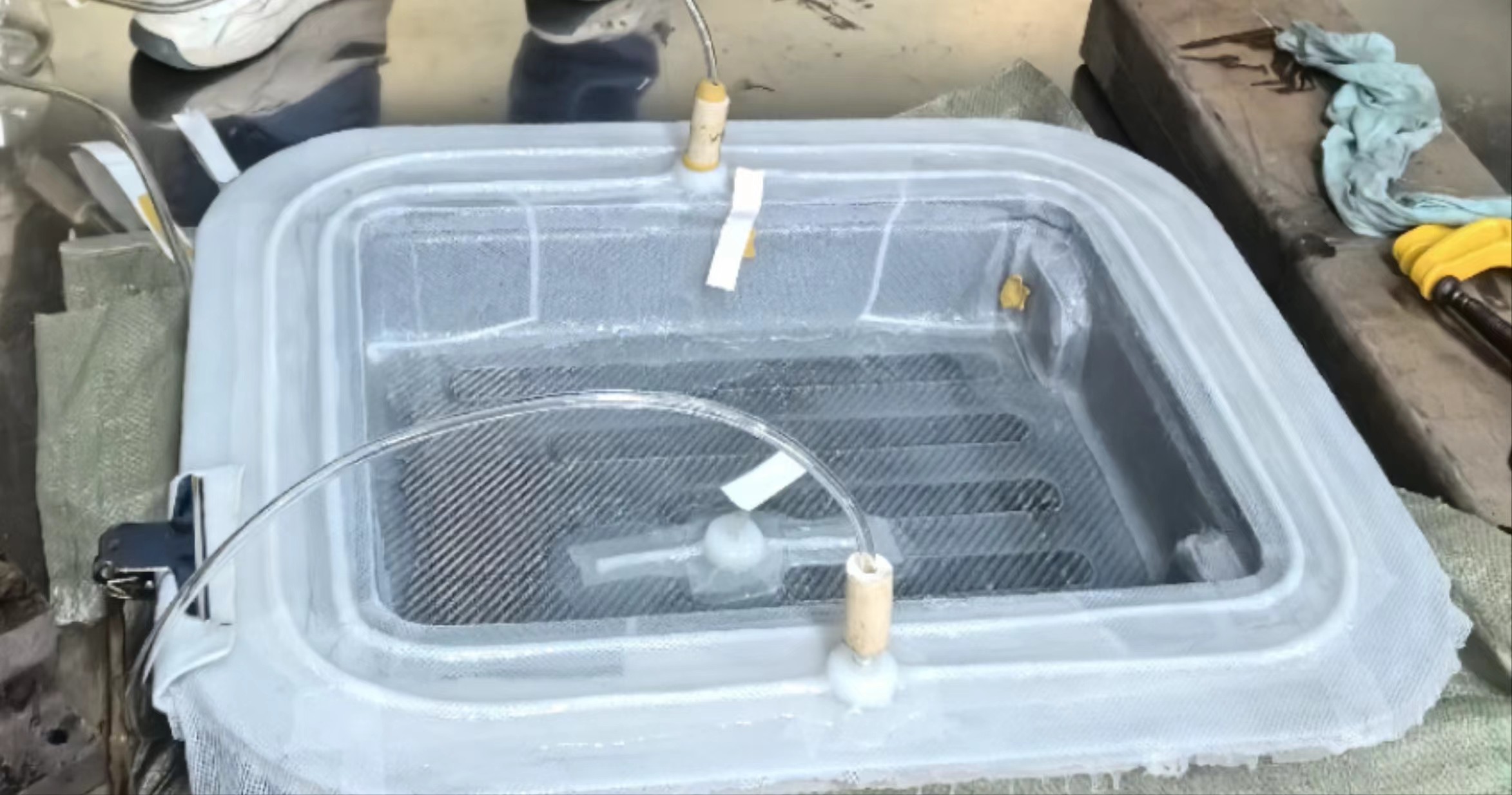 碳纤维硅胶原料：强度与柔韧的完美结合